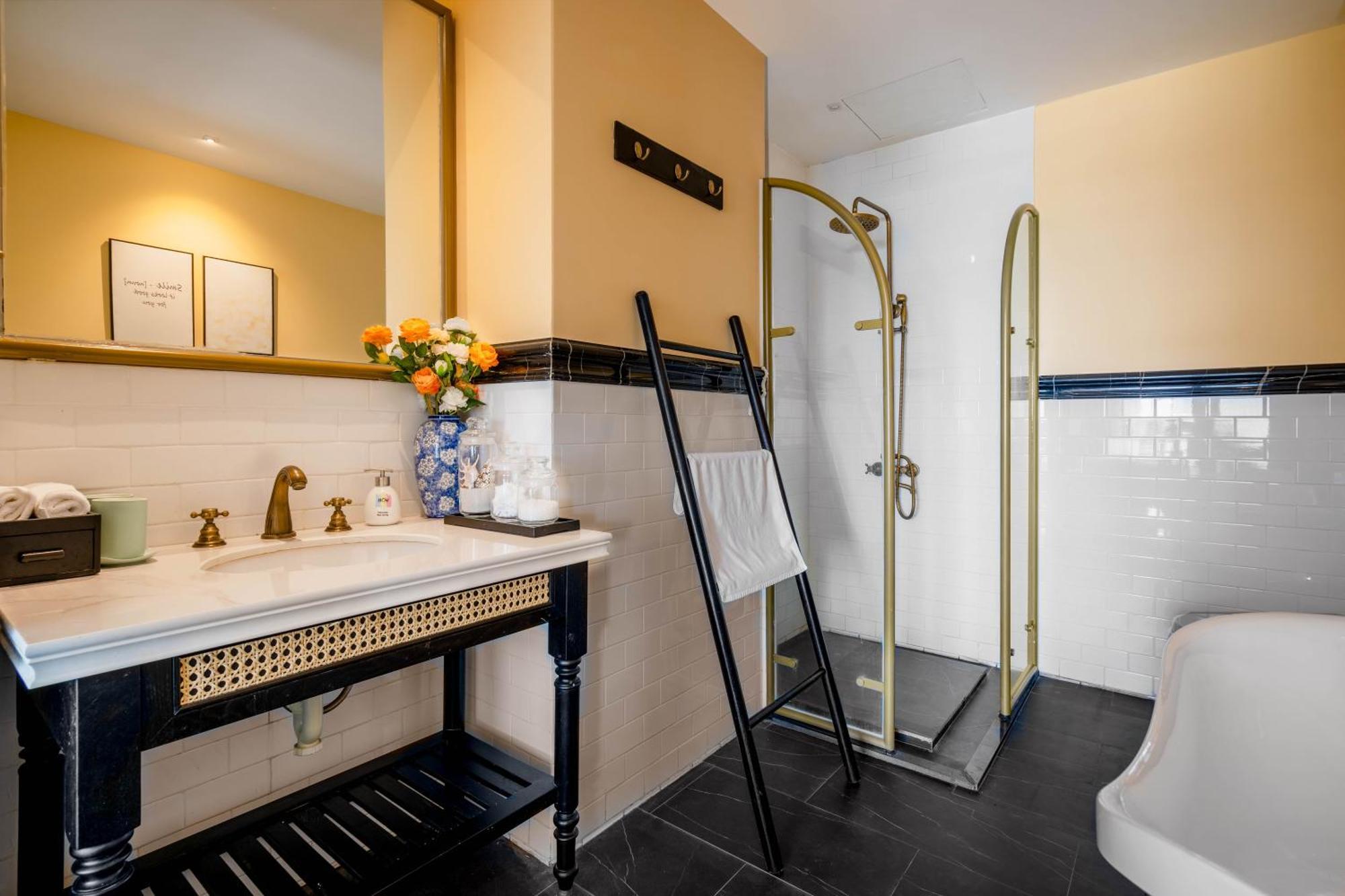 Aparthotel The Now Boutique & 4*